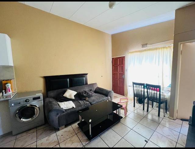 2 BEDROOM HOUSE FOR SALE IN BLOUBOSRAND